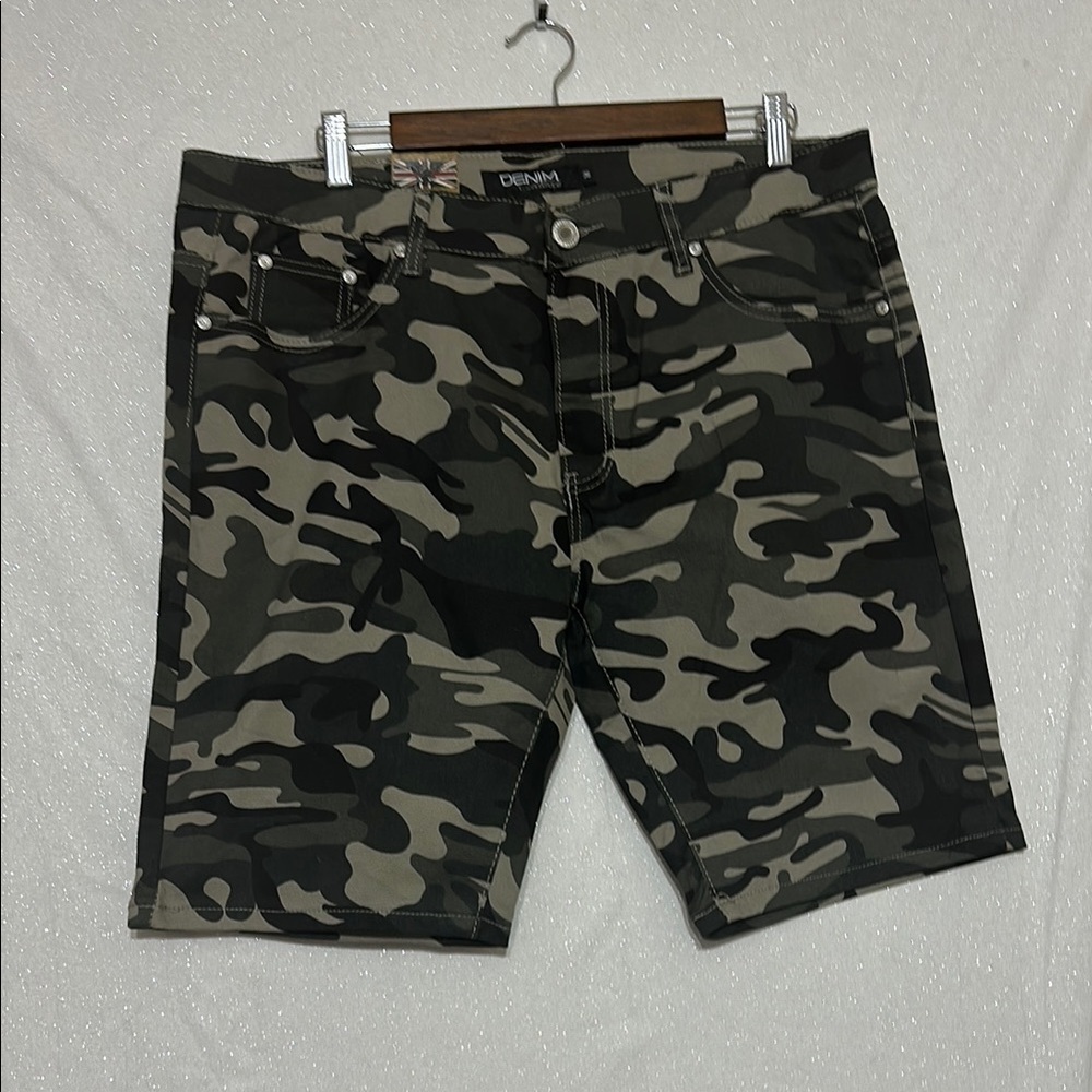 Camouflage Men's Shorts. Size 36 - Picture 1 of 3